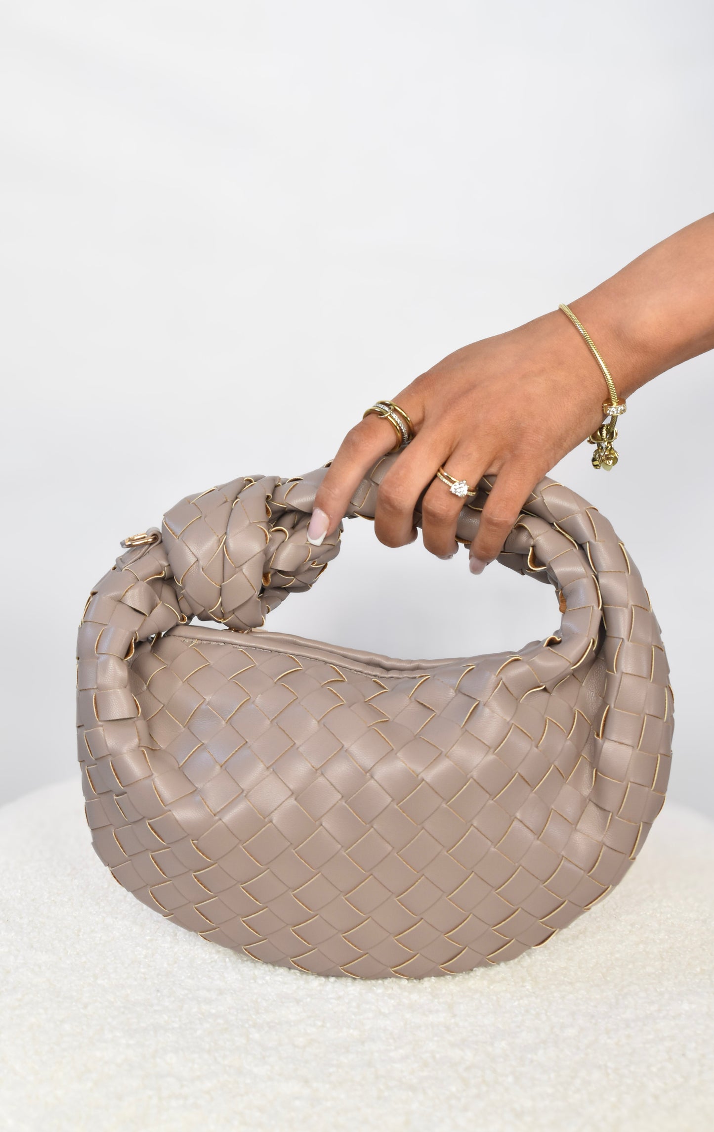 Knotted bag Taupe - tas van Pretty in Pink.