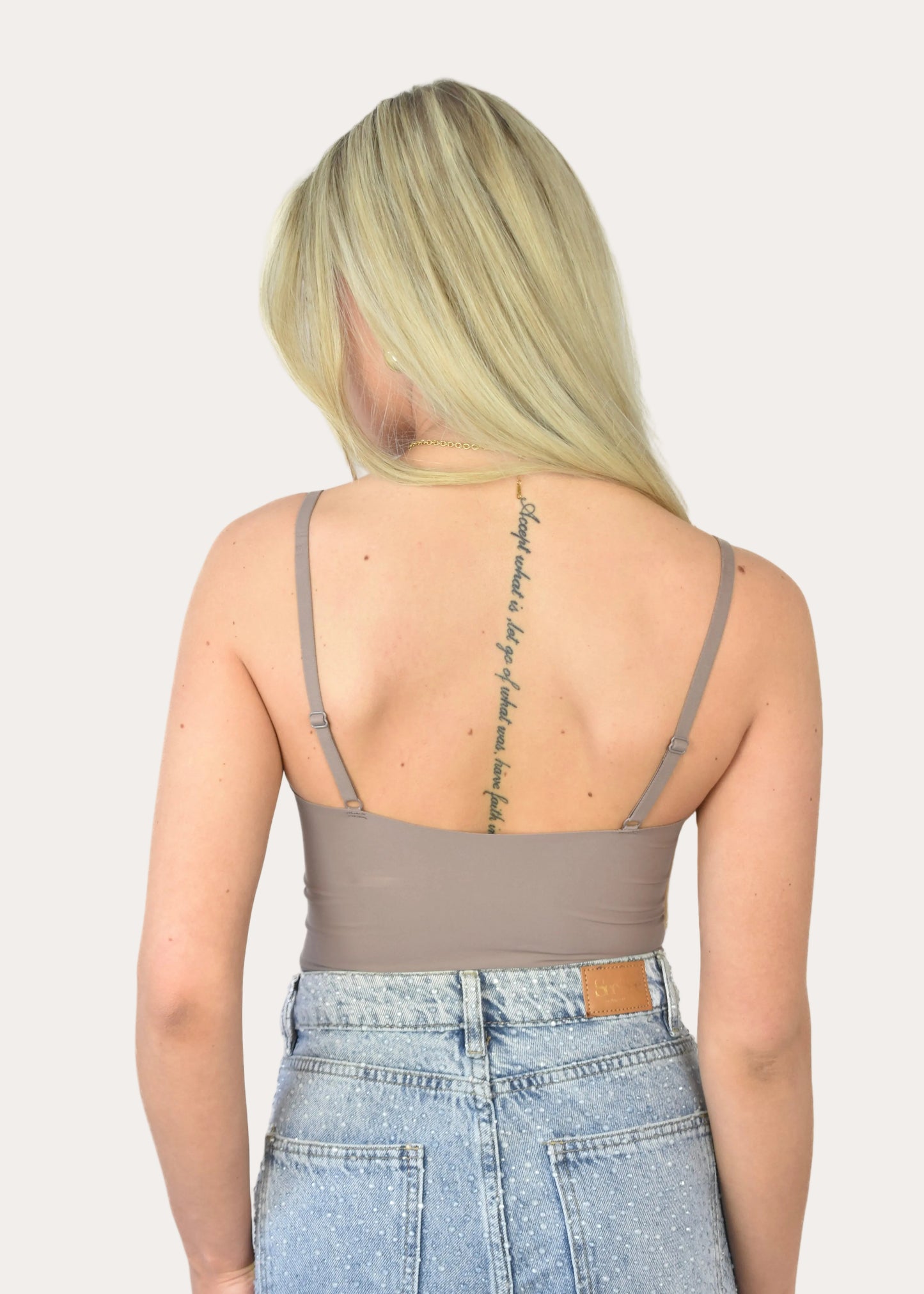 'V neck' body taupe - top van Pretty in Pink.