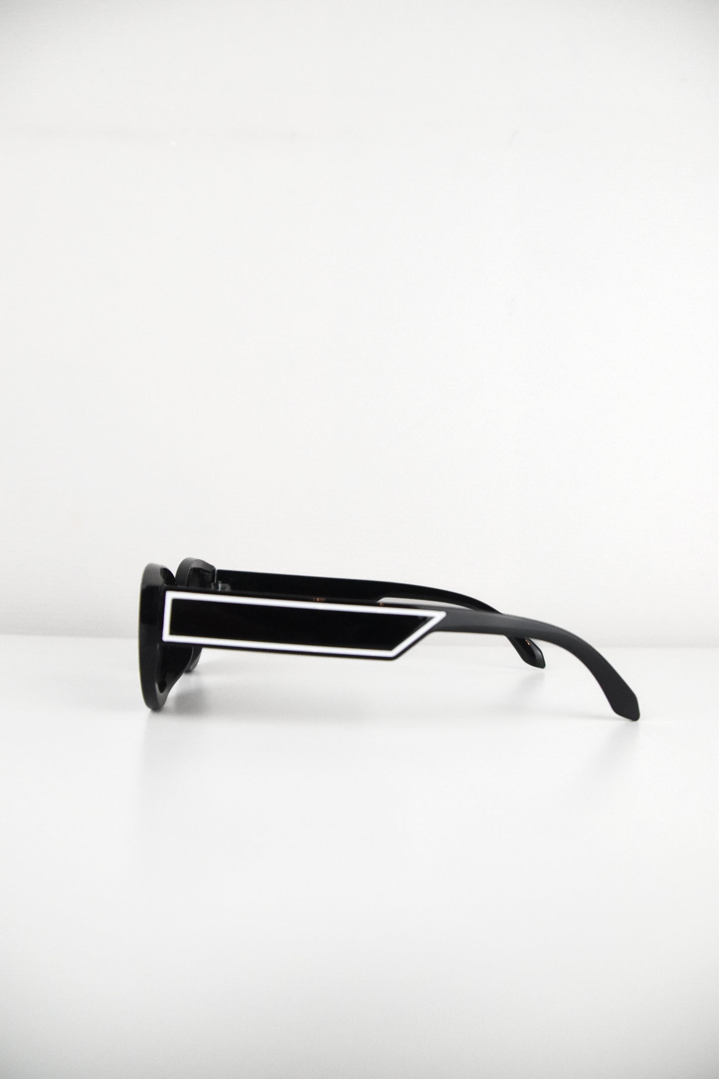 1 Sunnies