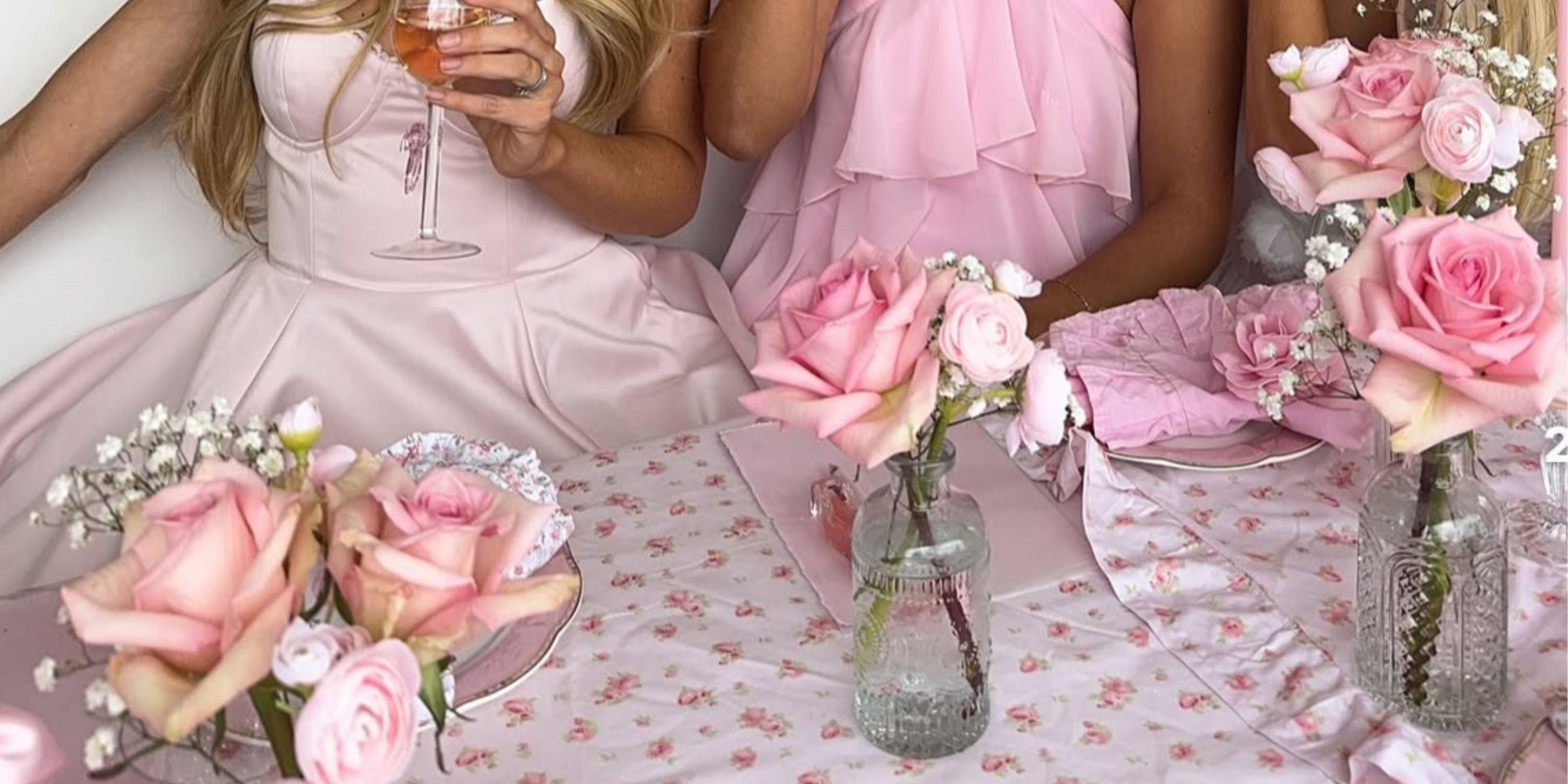 Zomercollectie Pink Summer banner met vrouwelijke stijlen