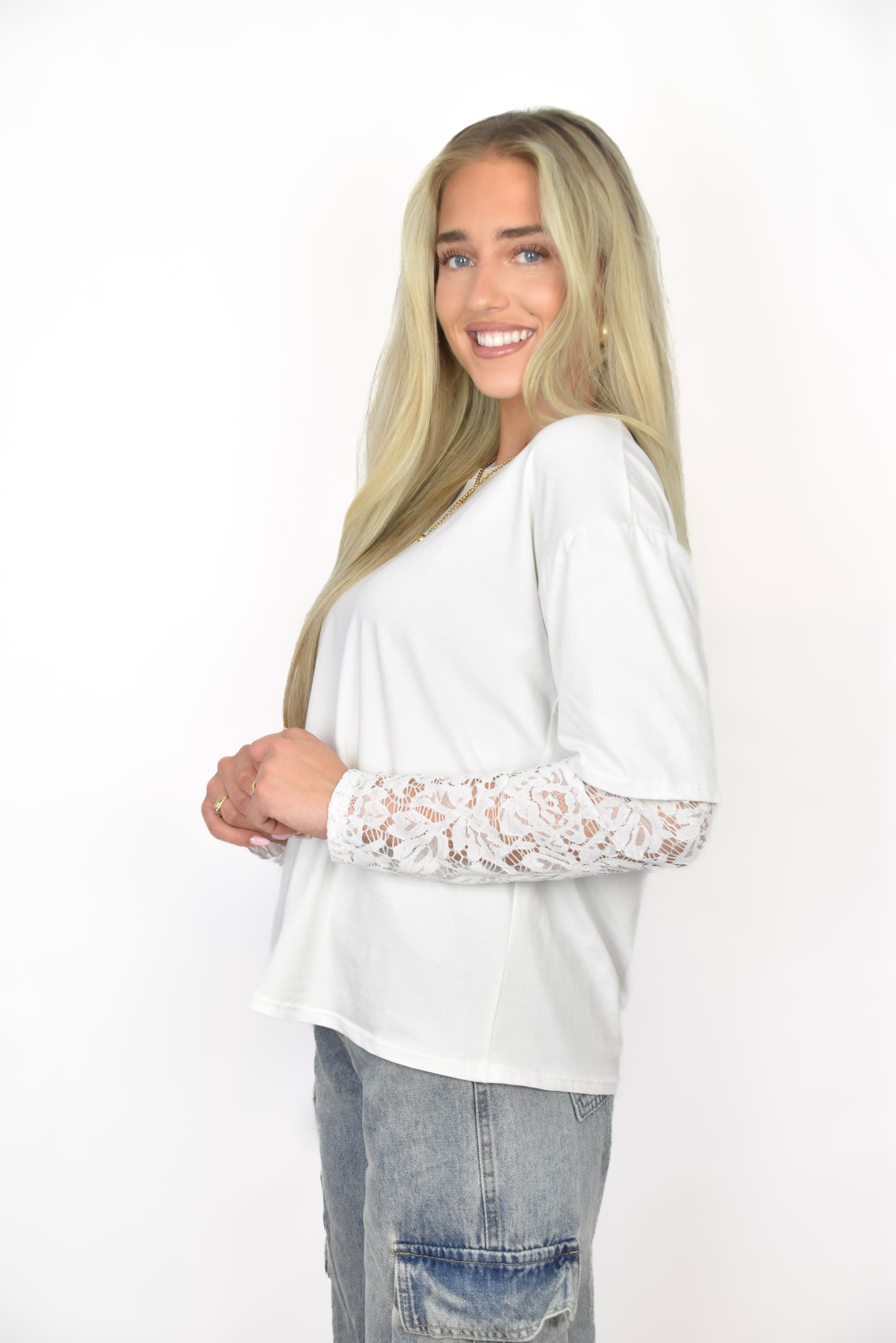 Flower Lace T-shirt White -  van Pretty in Pink. 